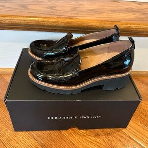 Naturalizer Black Patent Darry Leather Loafer (Women’s size 5)